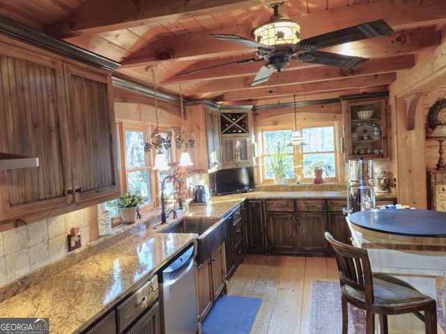 246 Adams Circle, Mineral Bluff, GA 30559