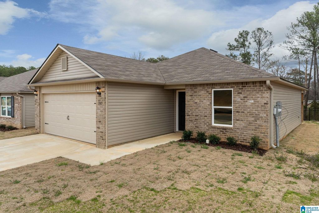 28 SKYLINE LOOP, Eastaboga, AL 36260