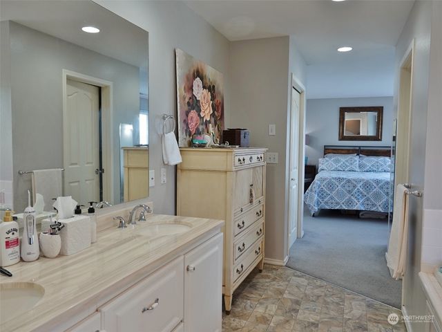 385 Eagle Nest Court SE, Ocean Shores, WA 98569