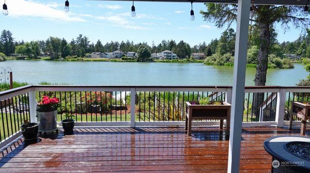 385 Eagle Nest Court SE, Ocean Shores, WA 98569