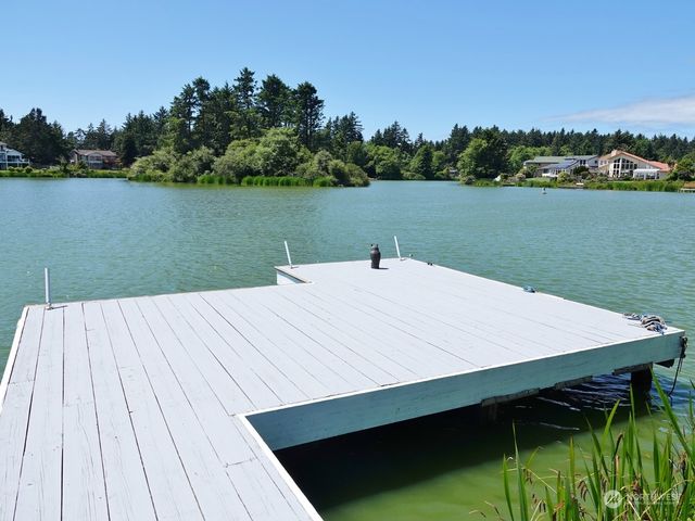 385 Eagle Nest Court SE, Ocean Shores, WA 98569