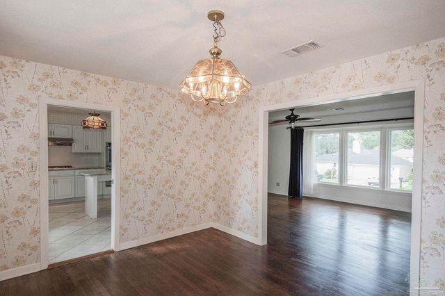 2201 Dupont Dr, Pensacola, FL 32503