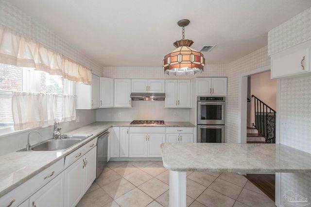 2201 Dupont Dr, Pensacola, FL 32503