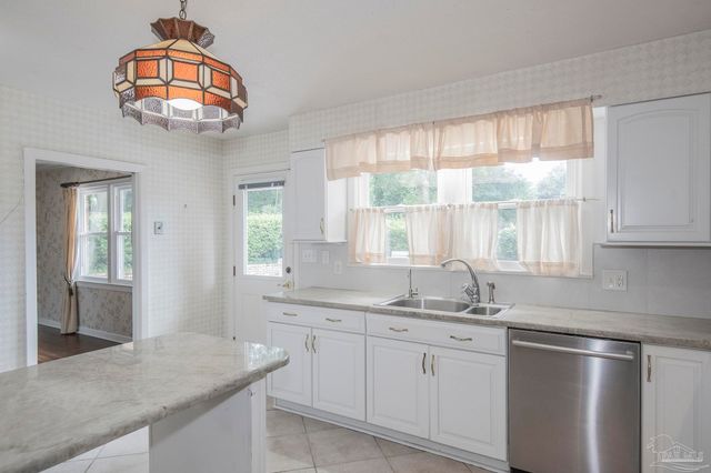 2201 Dupont Dr, Pensacola, FL 32503