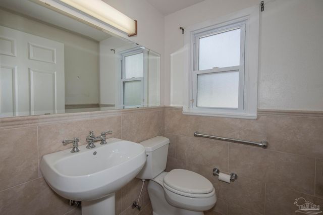 2201 Dupont Dr, Pensacola, FL 32503