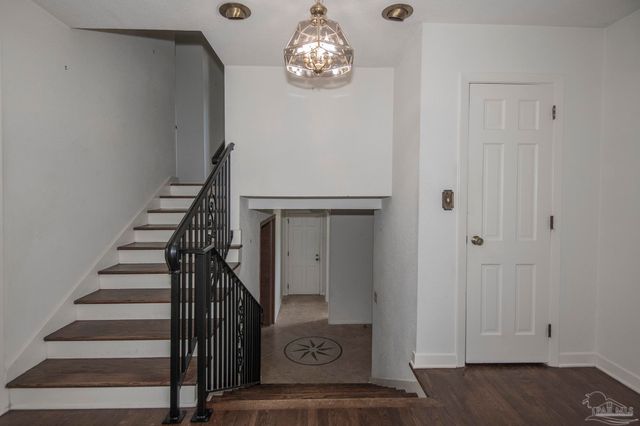 2201 Dupont Dr, Pensacola, FL 32503