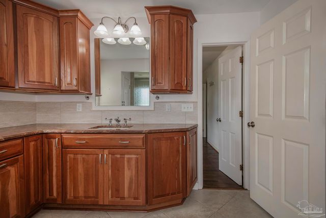 2201 Dupont Dr, Pensacola, FL 32503