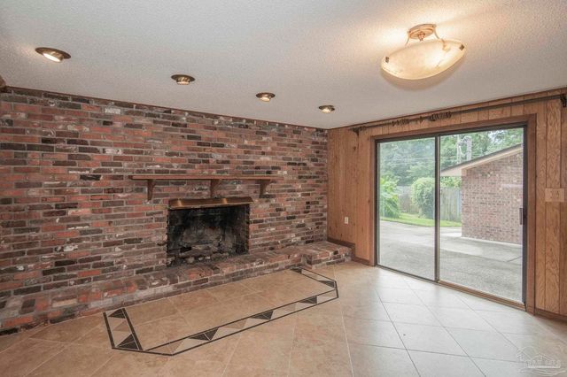 2201 Dupont Dr, Pensacola, FL 32503