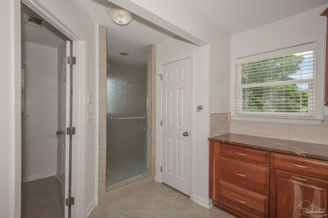 2201 Dupont Dr, Pensacola, FL 32503