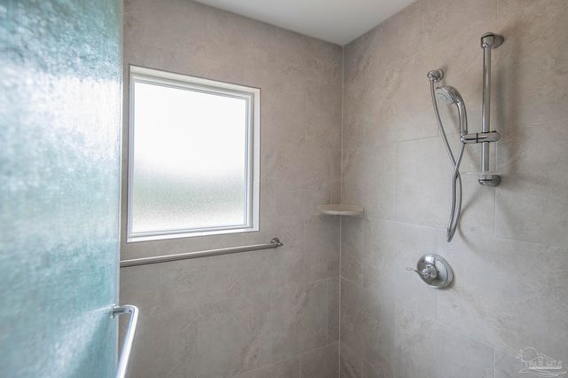 2201 Dupont Dr, Pensacola, FL 32503