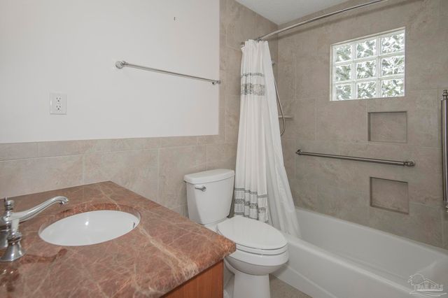 2201 Dupont Dr, Pensacola, FL 32503