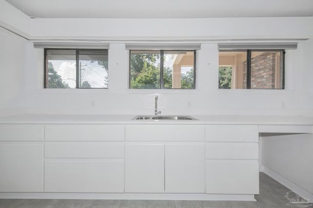 2201 Dupont Dr, Pensacola, FL 32503