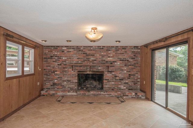 2201 Dupont Dr, Pensacola, FL 32503