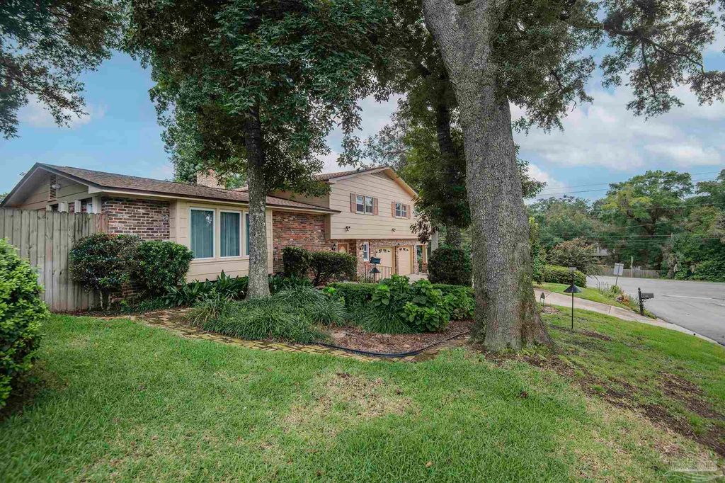 2201 Dupont Dr, Pensacola, FL 32503