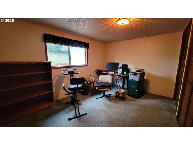 25346 WHEATON Ln, Veneta, OR 97487