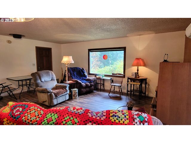 25346 WHEATON Ln, Veneta, OR 97487