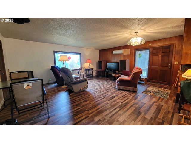 25346 WHEATON Ln, Veneta, OR 97487