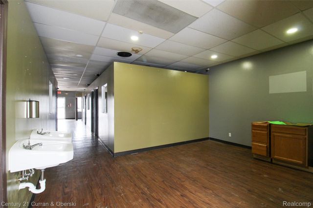 30960 Ford Road, Garden City, MI 48135