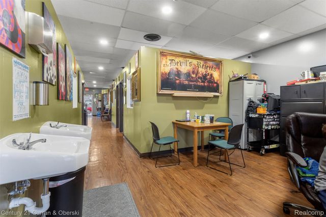 30960 Ford Road, Garden City, MI 48135