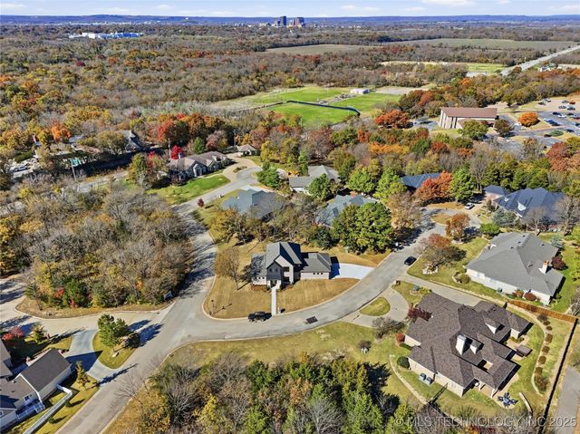 1937 S Surrey Court, Bartlesville, OK 74006