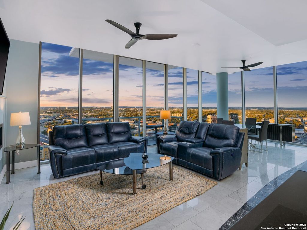 610 E Market St Unit 2818, San Antonio, TX 78205
