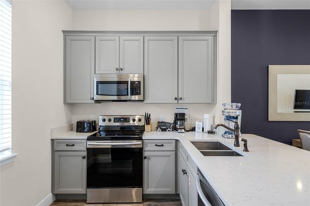 8053 LOST SHAKER LN, Kissimmee, FL 34747