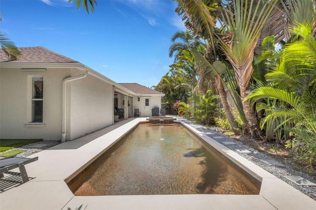 2426 ICECAPADE DRIVE, Sarasota, FL 34240