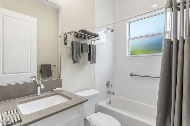 11409 Jacaranda DR, Naples, FL 34120