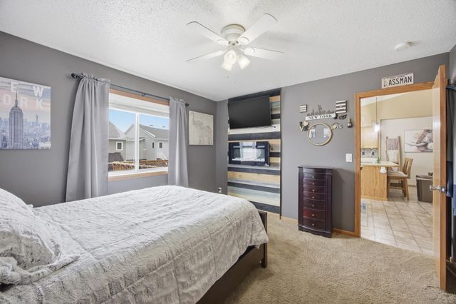 714 14th Avenue E, West Fargo, ND 58078