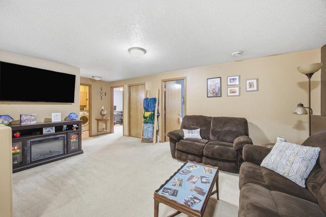 714 14th Avenue E, West Fargo, ND 58078