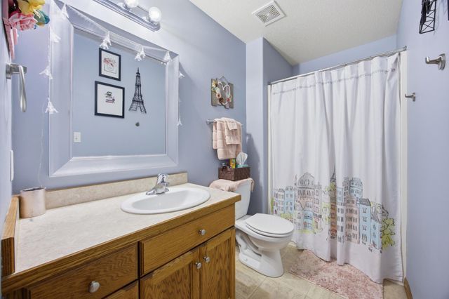 714 14th Avenue E, West Fargo, ND 58078