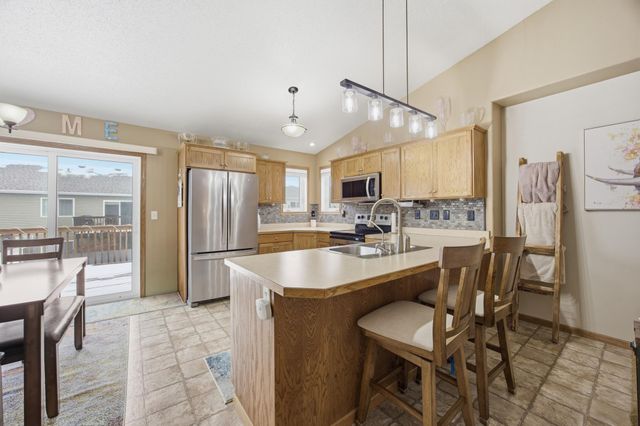 714 14th Avenue E, West Fargo, ND 58078