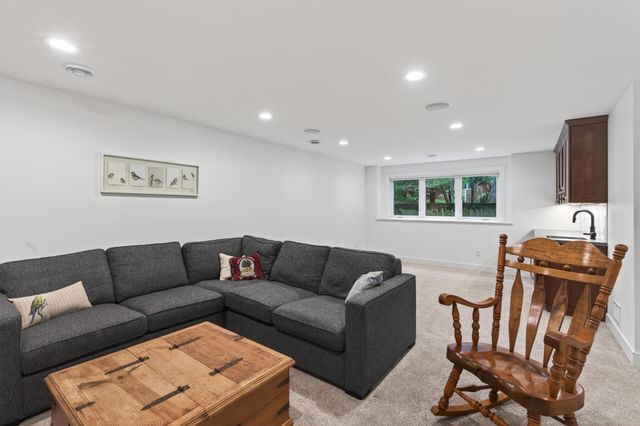 227 Sunnyridge Lane, Golden Valley, MN 55422