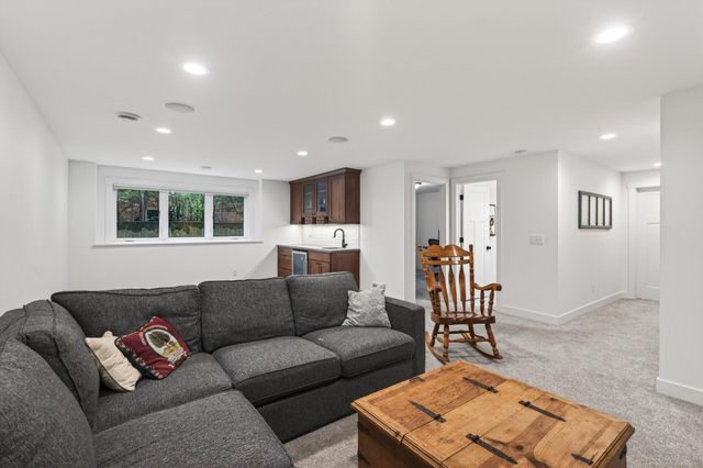 227 Sunnyridge Lane, Golden Valley, MN 55422