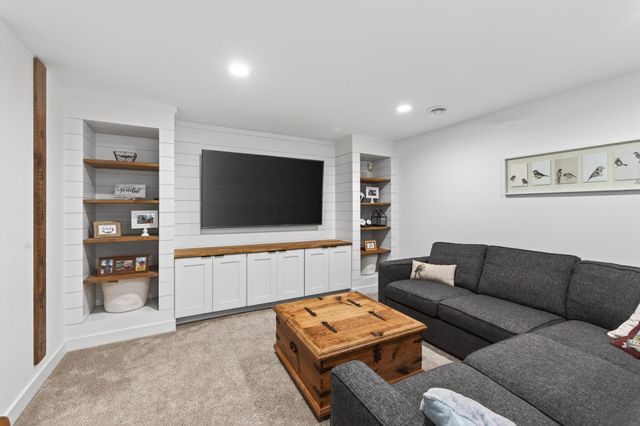 227 Sunnyridge Lane, Golden Valley, MN 55422