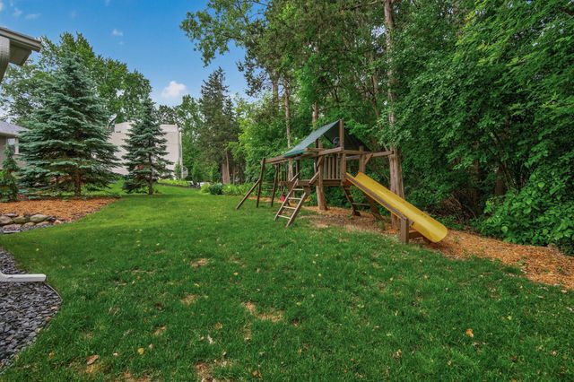 227 Sunnyridge Lane, Golden Valley, MN 55422