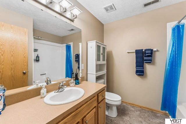 15430 Briar Street, Omaha, NE 68138