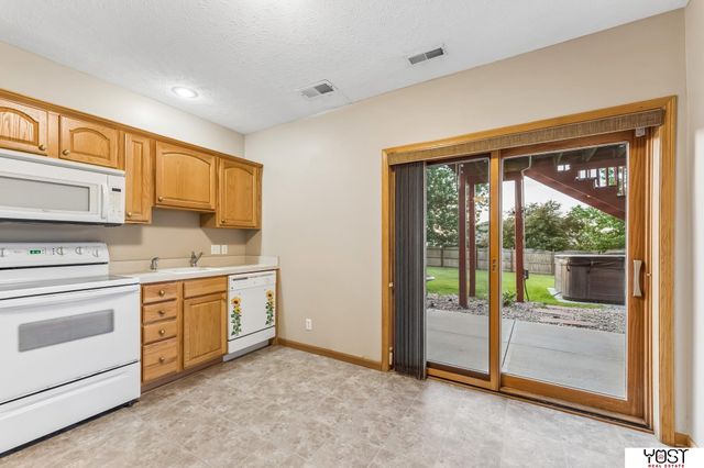 15430 Briar Street, Omaha, NE 68138