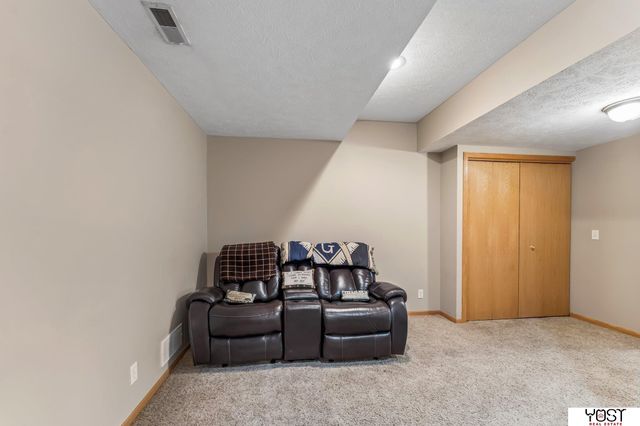 15430 Briar Street, Omaha, NE 68138