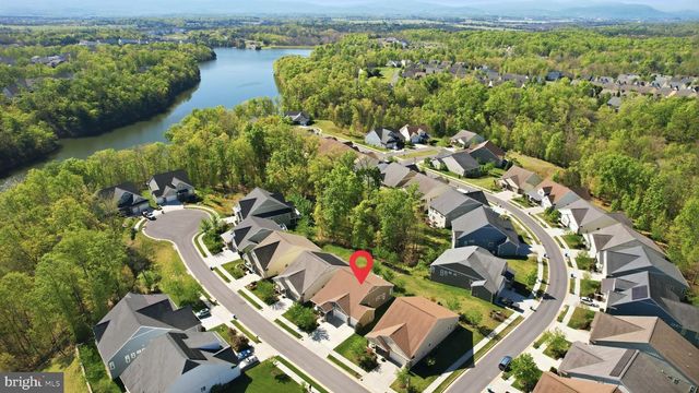 102 PEREGRINE CT, Lake Frederick, VA 22630