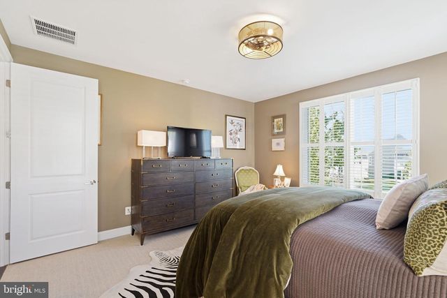 102 PEREGRINE CT, Lake Frederick, VA 22630