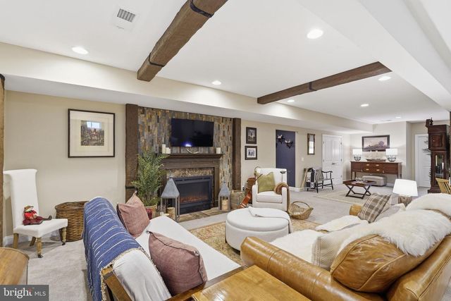 102 PEREGRINE CT, Lake Frederick, VA 22630