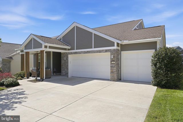 102 PEREGRINE CT, Lake Frederick, VA 22630