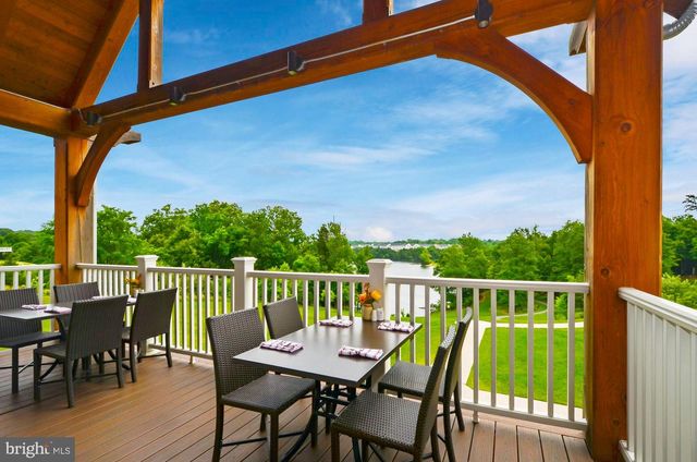 102 PEREGRINE CT, Lake Frederick, VA 22630