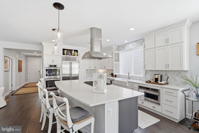 102 PEREGRINE CT, Lake Frederick, VA 22630