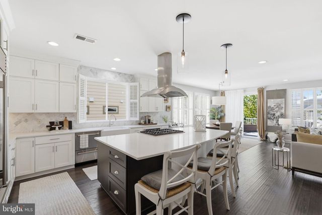 102 PEREGRINE CT, Lake Frederick, VA 22630