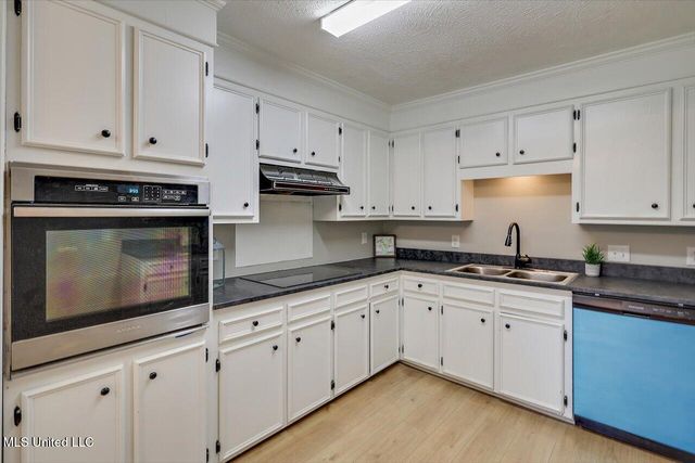 800 Longwood Place, Clinton, MS 39056