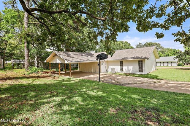 800 Longwood Place, Clinton, MS 39056