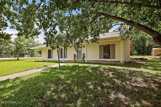 800 Longwood Place, Clinton, MS 39056