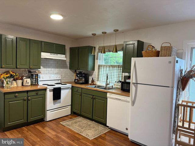 620 BERNHARD AVE, Mount Joy, PA 17552
